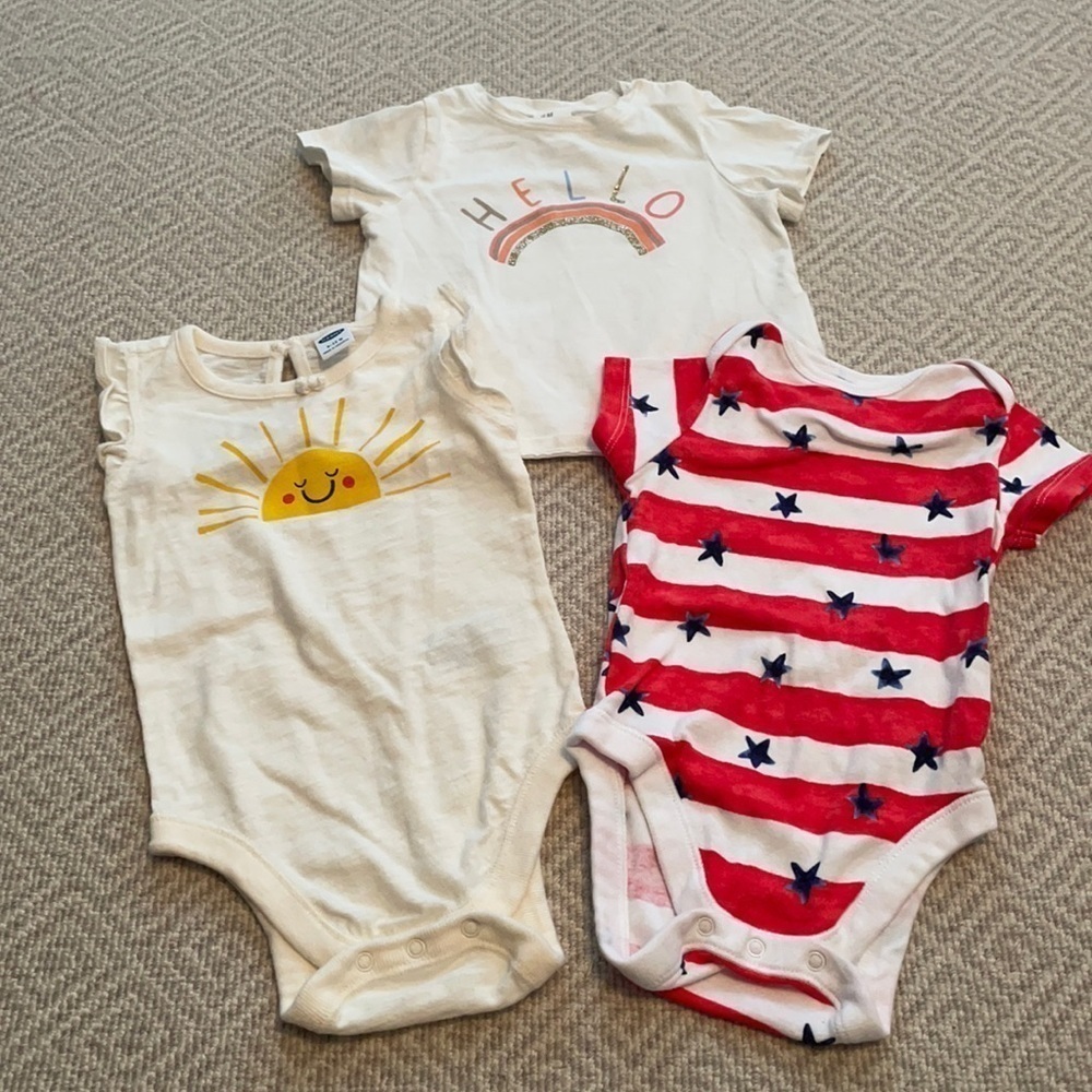 Onesie and tshirt bundle 6-9 months